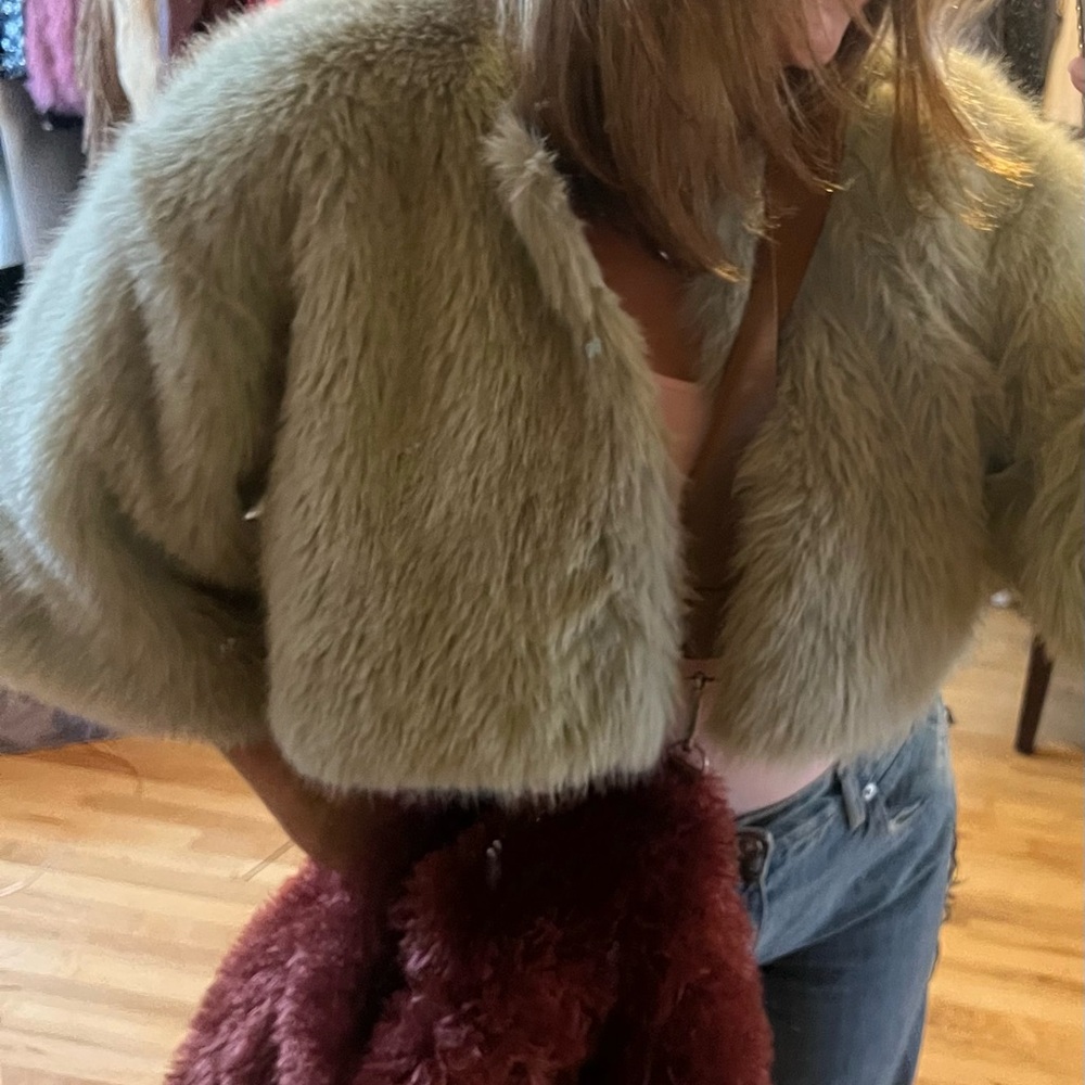Cropped Fur Jacket - Picture 2 of 3